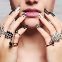 lips_fingers_jewelry_brilliant_face_manicure_ring_584358_1280x853